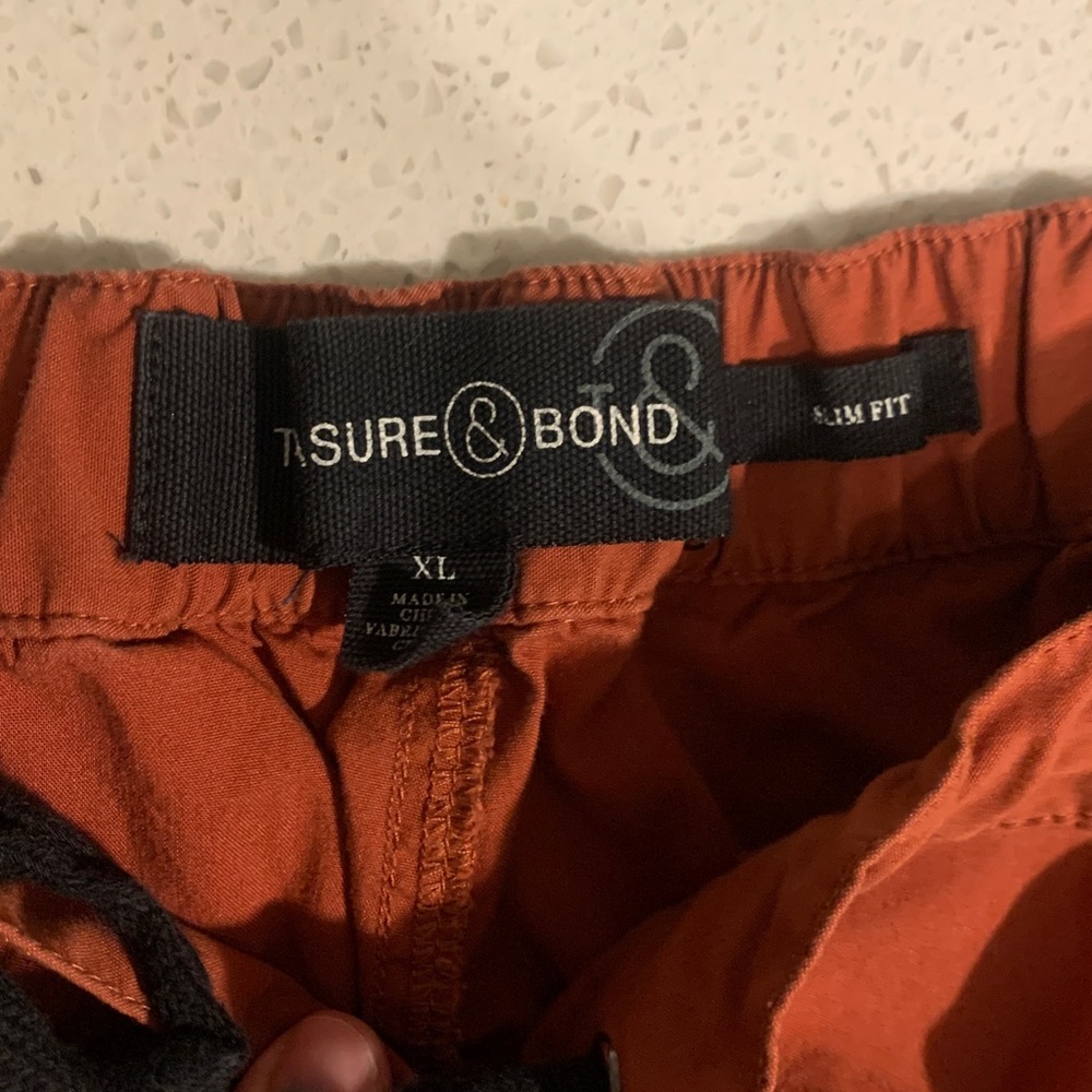 Treasure and bond shorts size XL fits 40-44 waist